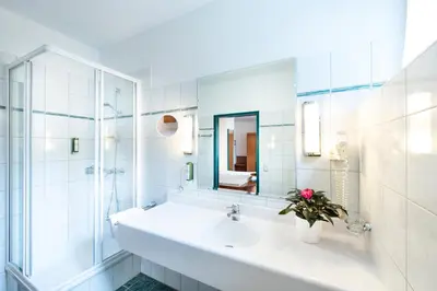 Ein Badezimmer in der Unterkunft Parkhotel zur Klause