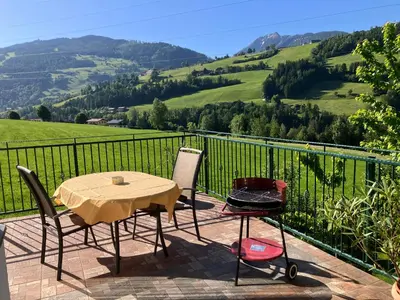 Ein allgemeiner Bergblick oder ein Berglick von des Privatzimmers aus