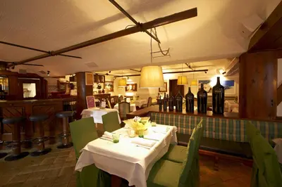 Ein Restaurant oder anderes Speiselokal in der Unterkunft Apparthotel Restaurant Steiners