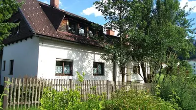 Das Gebäude in dem sich die Ferienwohnung befindet