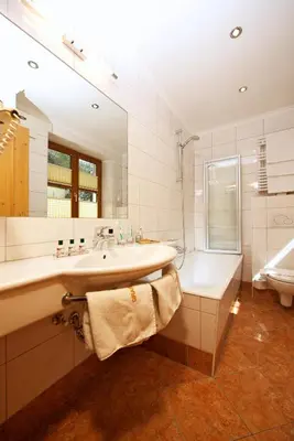 Ein Badezimmer in der Unterkunft Hotel Grafenwirt