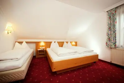 Ein Bett oder Betten in einem Zimmer der Unterkunft Hotel Grafenwirt