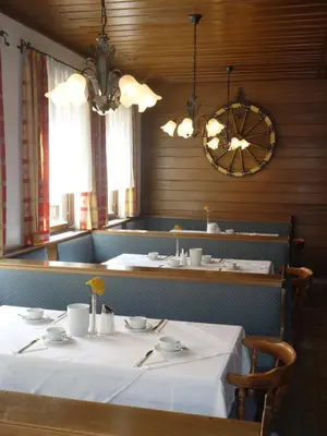 Ein Restaurant oder anderes Speiselokal in der Unterkunft Gasthof zur Post