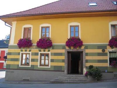 Das Gebäude in dem sich das Gasthaus befindet