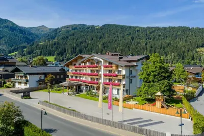 Ein allgemeiner Bergblick oder ein Berglick von des Hotels aus