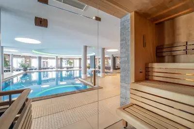Der Swimmingpool an oder in der Nähe von Hotel das Seekarhaus