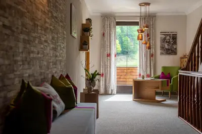 Ein Sitzbereich in der Unterkunft Landhotel Hochlackenhof