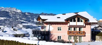Ein allgemeiner Bergblick oder ein Berglick von der Ferienwohnung aus