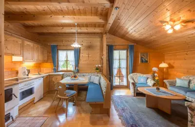 Ein Sitzbereich in der Unterkunft MEINE HEIMAT - Apartments in Ramsau am Dachstein - inklusive SOMMERCARD