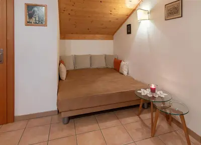 Ein Bett oder Betten in einem Zimmer der Unterkunft Unterschwabegghof