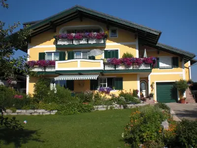 Ein Garten an der Unterkunft Ferienwohnung Winklhofer