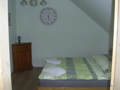 Ein Bett oder Betten in einem Zimmer der Unterkunft Das Haus am See