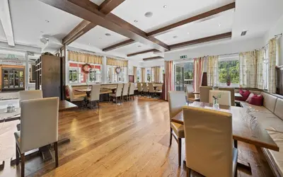 Ein Sitzbereich in der Unterkunft Landhotel Berger