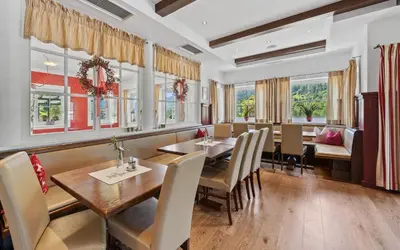 Ein Sitzbereich in der Unterkunft Landhotel Berger