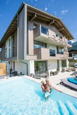 Der Swimmingpool an oder in der Nähe von Enjoy The Alps - Aparthotel