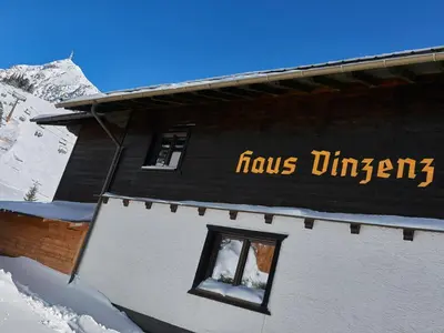 Das Gebäude in dem sich das Chalet befindet