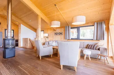 Ein Sitzbereich in der Unterkunft Alpenchalets Reiteralm by ALPS RESORTS