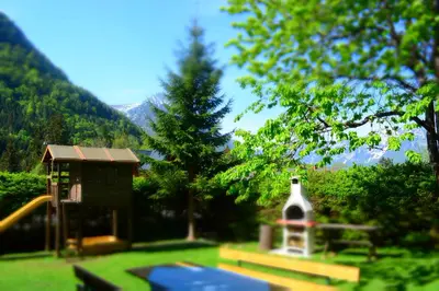 Ein allgemeiner Bergblick oder ein Berglick von der Ferienwohnung aus