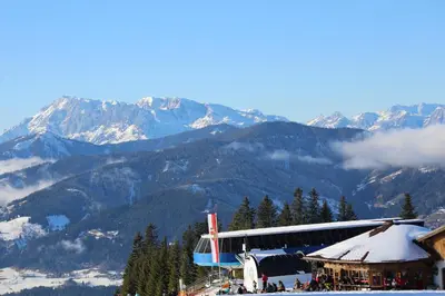 Ein allgemeiner Bergblick oder ein Berglick von der Ferienwohnung aus