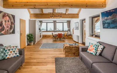 Ein Sitzbereich in der Unterkunft Naturchalet Höflehner - Heimgefühl & Ruhelage an Loipe & Wanderweg