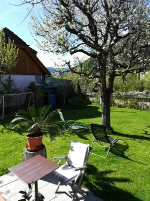 Ein Garten an der Unterkunft Ferienhaus Tüchler