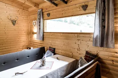 Ein Sitzbereich in der Unterkunft Ferienhaus Hirschnest