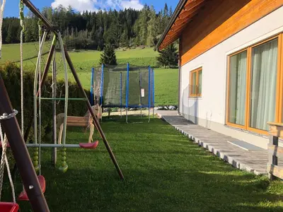 Ein Kinderspielbereich in der Unterkunft Sonnenchalet 2 im Salzburger Lungau