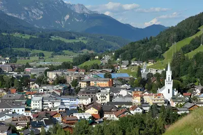 Ein allgemeiner Bergblick oder ein Berglick von der Ferienwohnung aus