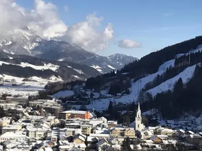 Ein allgemeiner Bergblick oder ein Berglick von der Ferienwohnung aus