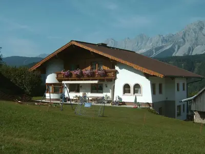 Ein allgemeiner Bergblick oder ein Berglick von der Ferienwohnung aus