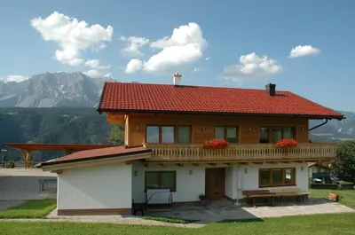 Ein allgemeiner Bergblick oder ein Berglick von der Ferienwohnung aus