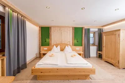 Ein Bett oder Betten in einem Zimmer der Unterkunft Das kleine Bio Hotel Tiefenbach
