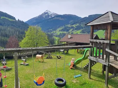 Ein allgemeiner Bergblick oder ein Berglick von der Ferienwohnung aus