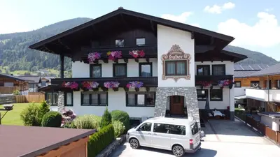 Ein allgemeiner Bergblick oder ein Berglick von der Pension aus