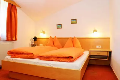 Ein Bett oder Betten in einem Zimmer der Unterkunft Gasthof Pension Hetzenbichl