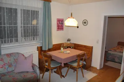 Ein Sitzbereich in der Unterkunft Gästeappartement Erlbacher Richard