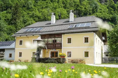 Das Gebäude in dem sich die Ferienwohnung befindet