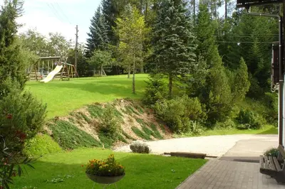 Ein Garten an der Unterkunft Haus Straubinger-Tiefenbacher