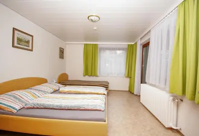 Ein Bett oder Betten in einem Zimmer der Unterkunft Haus Straubinger-Tiefenbacher