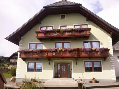 Das Gebäude in dem sich die Ferienwohnung befindet