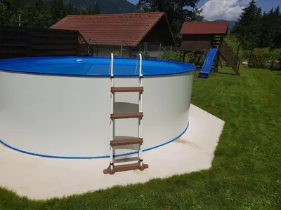 Der Swimmingpool an oder in der Nähe von Holzhaus in Hinterstoder