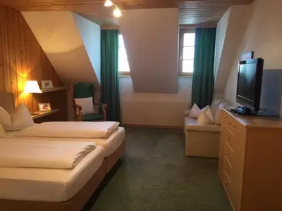 Ein Bett oder Betten in einem Zimmer der Unterkunft Landhotel Forsthof
