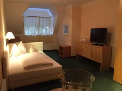 Ein Bett oder Betten in einem Zimmer der Unterkunft Landhotel Forsthof