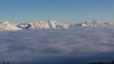 Ein allgemeiner Bergblick oder ein Berglick von der Ferienwohnung aus