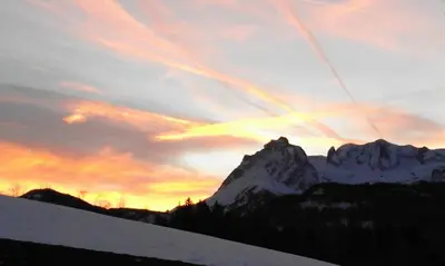 Ein allgemeiner Bergblick oder ein Berglick von der Ferienwohnung aus