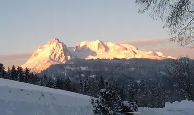 Ein allgemeiner Bergblick oder ein Berglick von der Ferienwohnung aus
