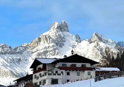 Ein allgemeiner Bergblick oder ein Berglick von der Ferienwohnung aus