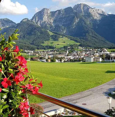 Ein allgemeiner Bergblick oder ein Berglick von der Ferienwohnung aus