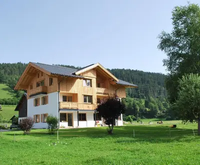 Naturlandschaft in der Nähe of country house