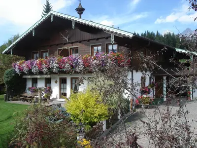 Ein Garten an der Unterkunft Landhaus Wiederkehr